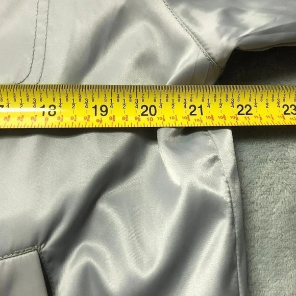 Wrangler Silver Water Resistant Light Jacket Size Medium - Picture 11 of 14